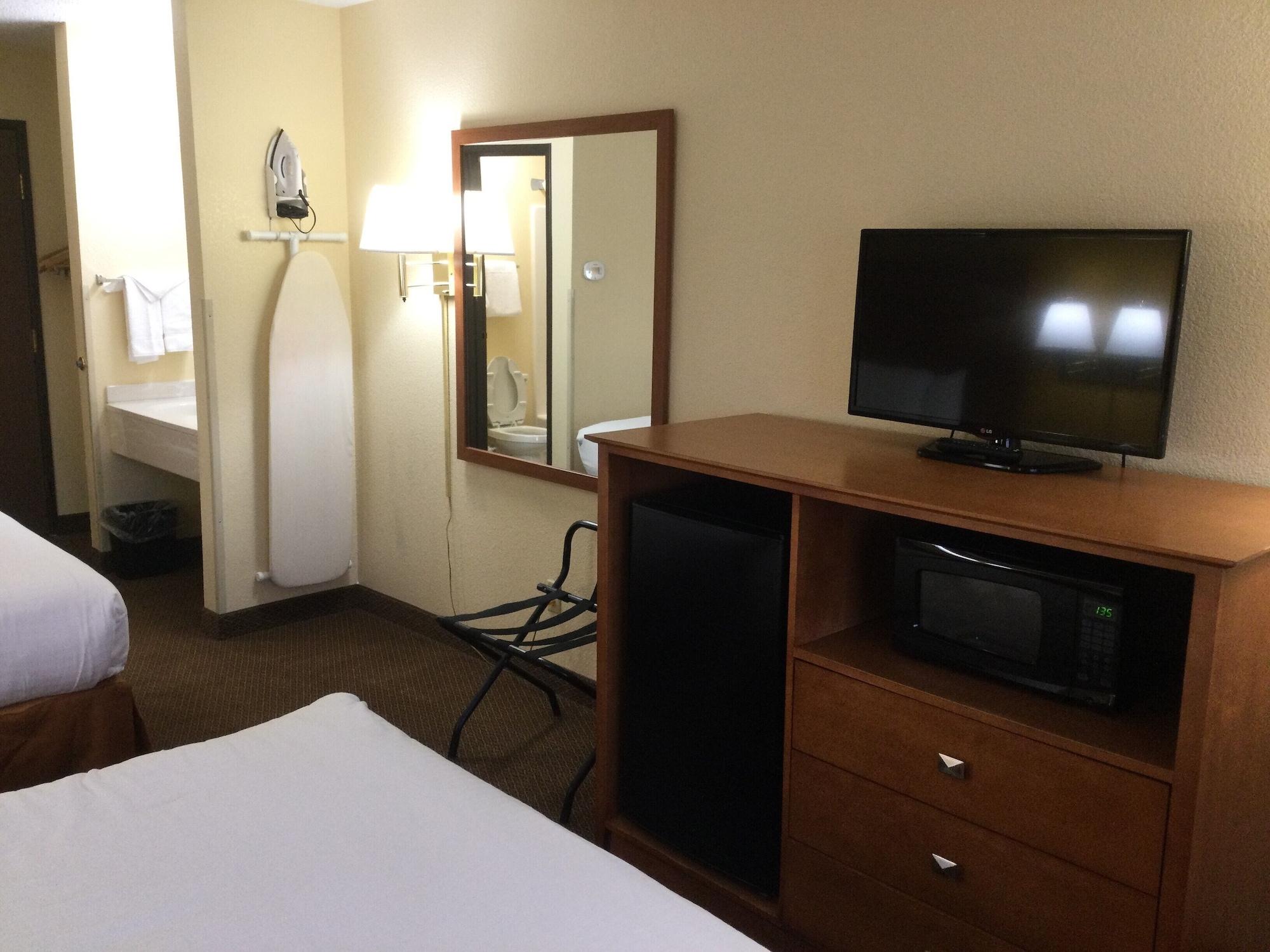Baymont By Wyndham Port Huron Exterior foto